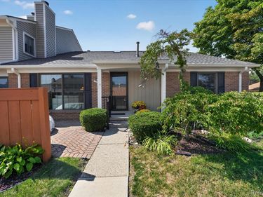 22076 Edgewater , Novi, Mi 48375