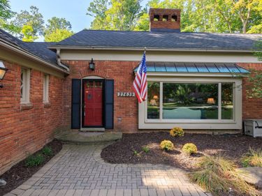 27639 Forestbrook Drive, Farmington Hills, Mi 48334