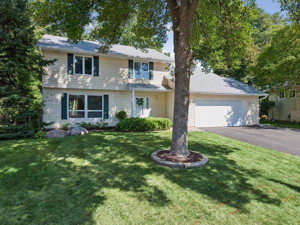 7840 W 100th Street , Bloomington, MN 55438