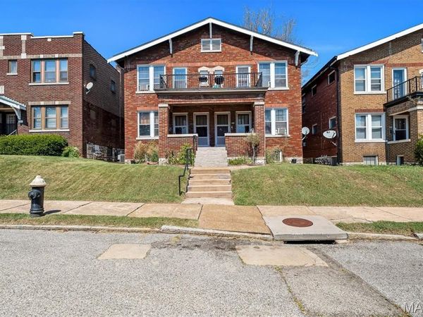 4939 Eichelberger , St Louis, MO 63117