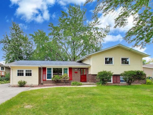 2805 Kincaid Drive , Woodridge, IL 60517