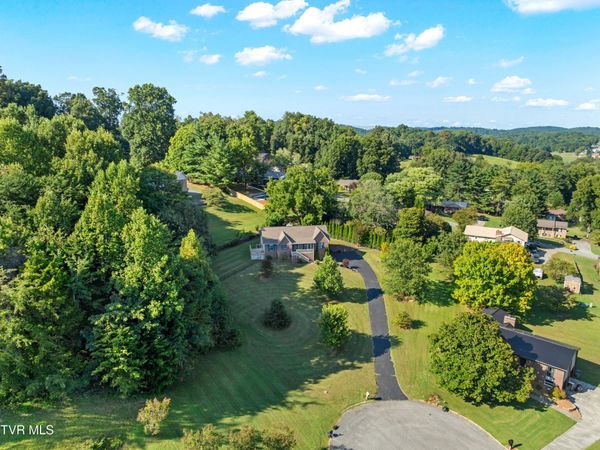 1580 Pin Oak Drive, Morristown, TN 37814