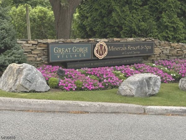1 Beaver Creek Dr, Vernon, NJ 07462
