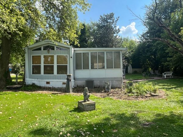 1009 Bay Road , McHenry, IL 60051