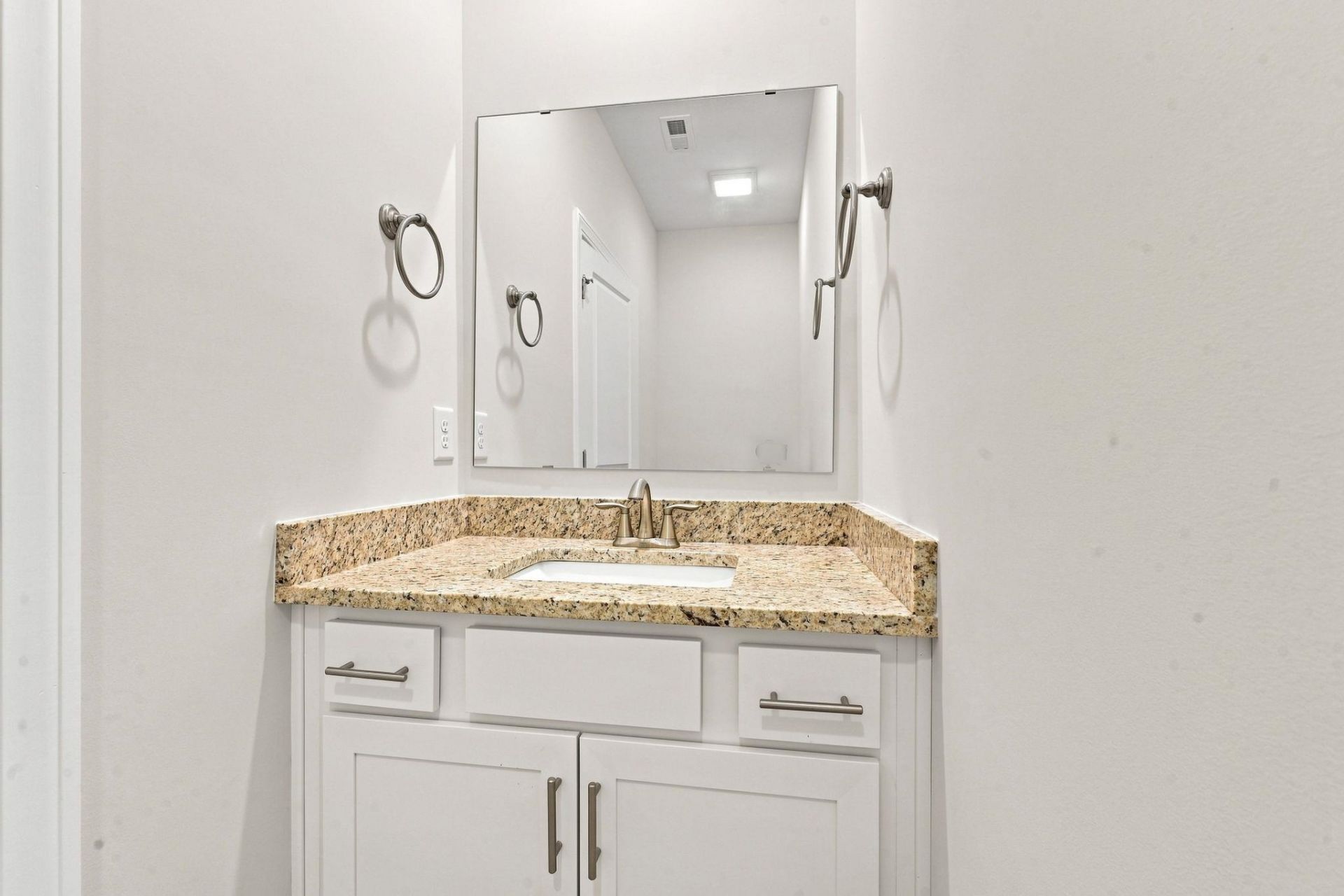 2550 Dogwood Rd.  Photo 12
