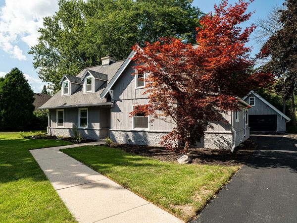 140 E Green Tree Rd, Fox Point, WI 53217