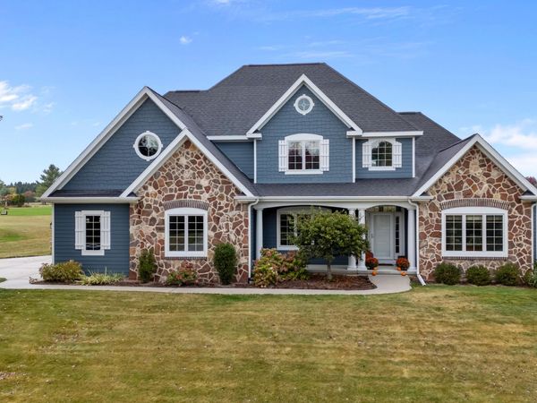 280 Settlers Cir, Sheboygan Falls, WI 53085