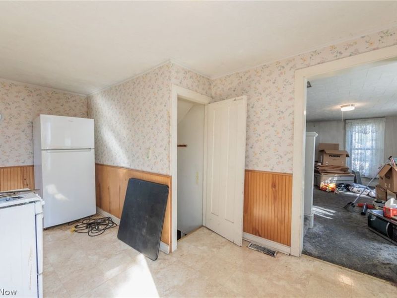 20861 Woodstock Avenue, Fairview Park, OH 44126 Photo 12