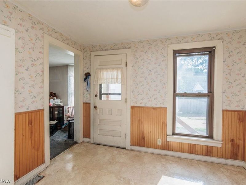 20861 Woodstock Avenue, Fairview Park, OH 44126 Photo 13