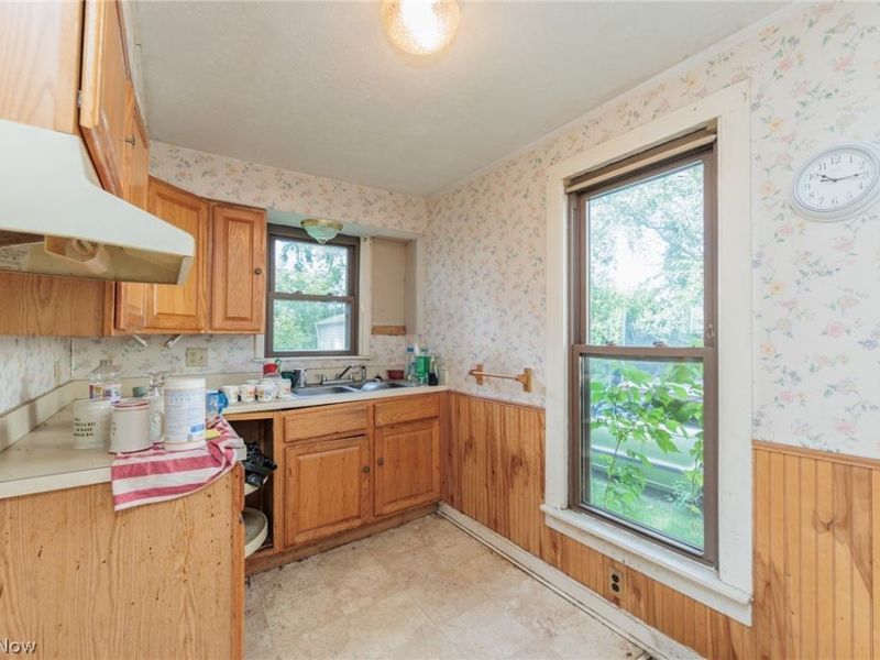 20861 Woodstock Avenue, Fairview Park, OH 44126 Photo 14