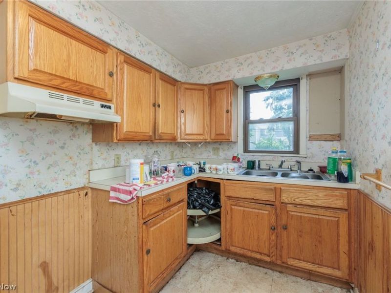 20861 Woodstock Avenue, Fairview Park, OH 44126 Photo 15