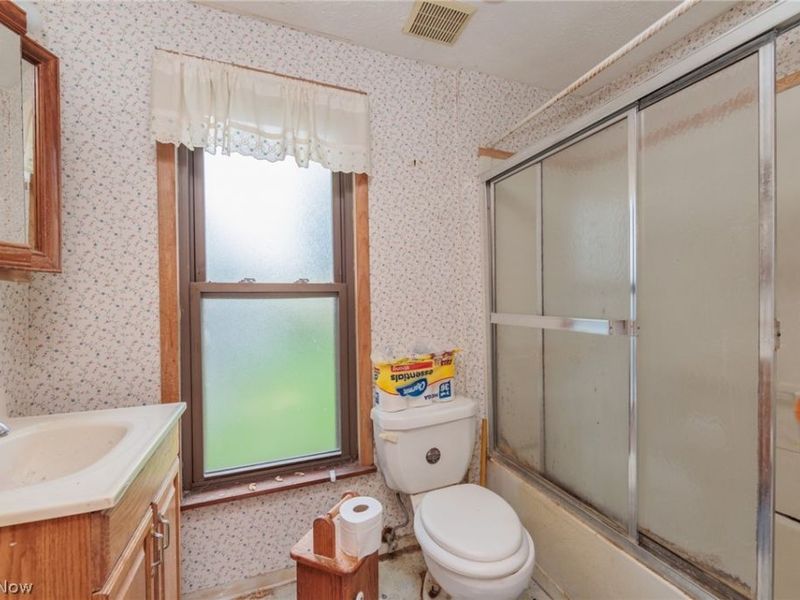20861 Woodstock Avenue, Fairview Park, OH 44126 Photo 19