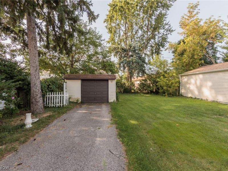 20861 Woodstock Avenue, Fairview Park, OH 44126 Photo 2
