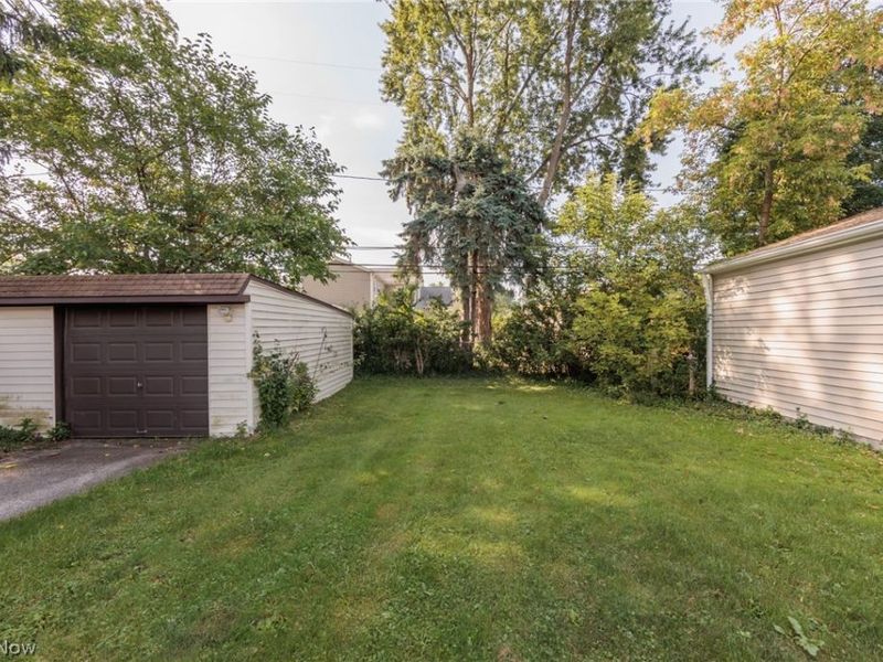 20861 Woodstock Avenue, Fairview Park, OH 44126 Photo 3