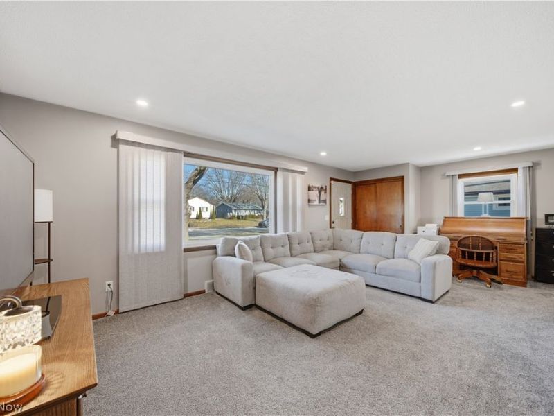 1118 Valley Drive NW, North Canton, OH 44720 Photo 5
