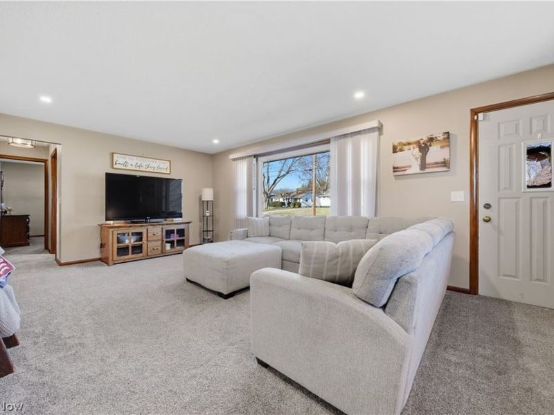 1118 Valley Drive NW, North Canton, OH 44720 Photo 6