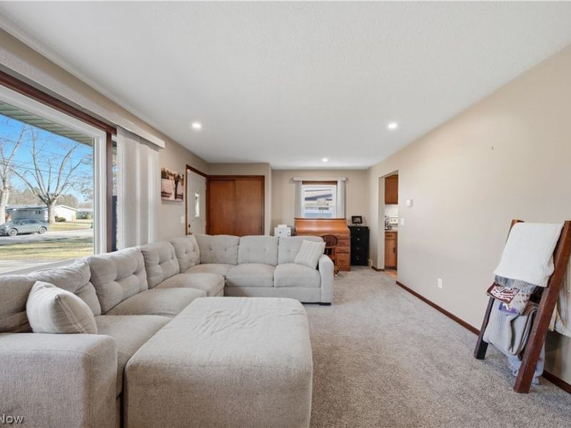 1118 Valley Drive NW, North Canton, OH 44720 Photo 7