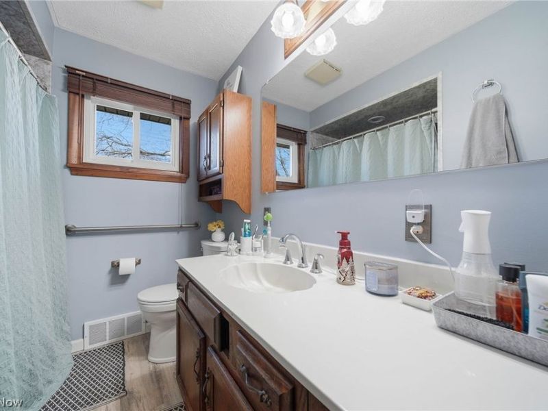 1118 Valley Drive NW, North Canton, OH 44720 Photo 8
