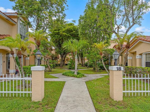 15261 SW 111th St, Miami, FL 33196