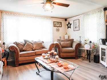520 E 1ST Street, Blue Springs, NE 68318