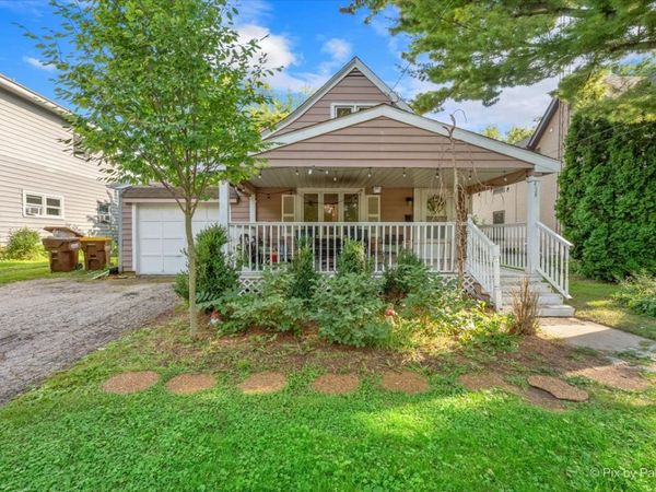 434 E Calhoun Street , Woodstock, IL 60098