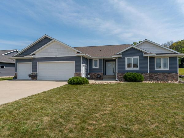 705 Maple Lane , Eagle Lake, MN 56024