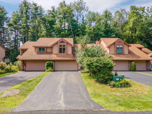 4022 Georgetown Square, Schenectady, NY 12303