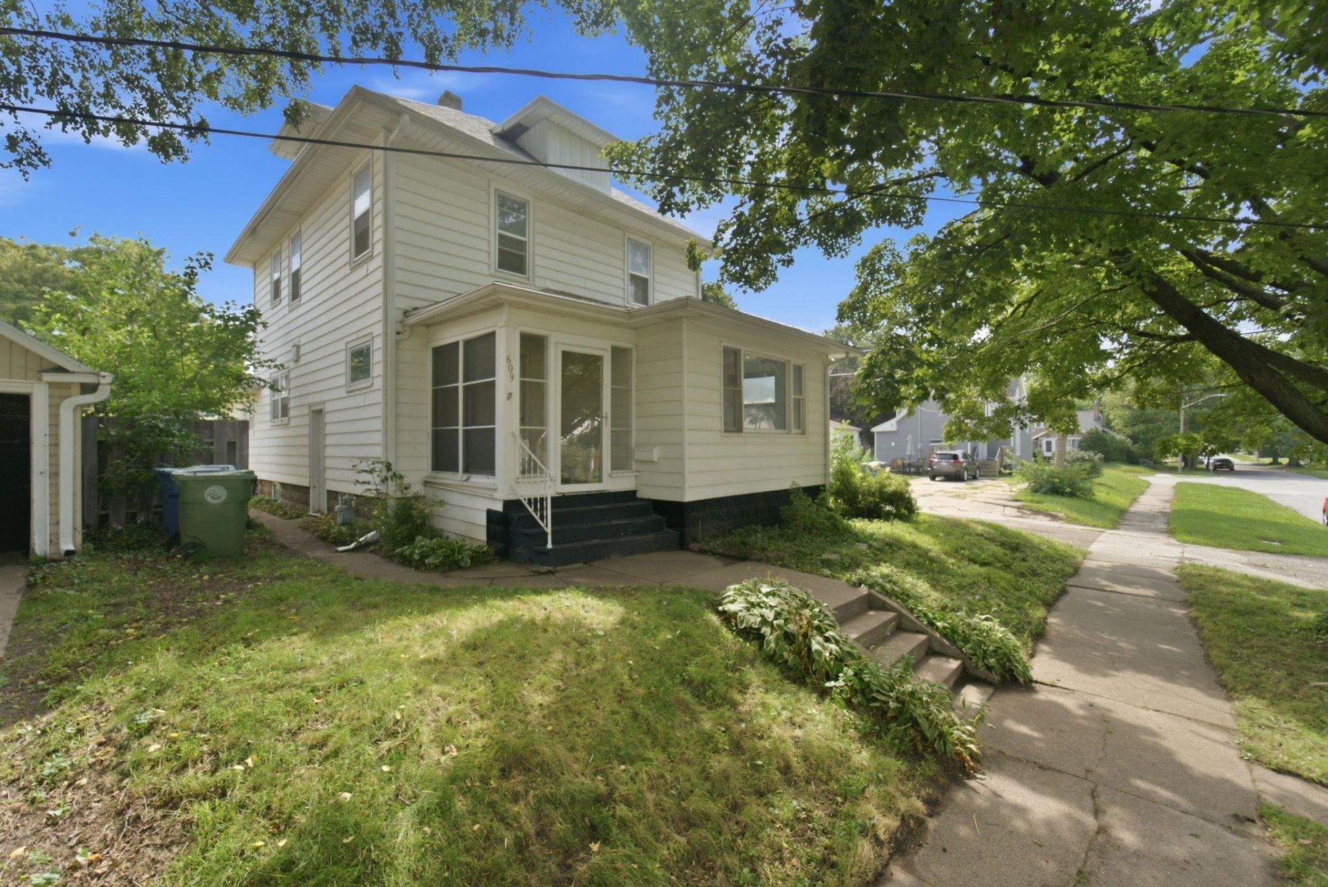 609 Moir Street, Waterloo, IA 50701 Main Photo