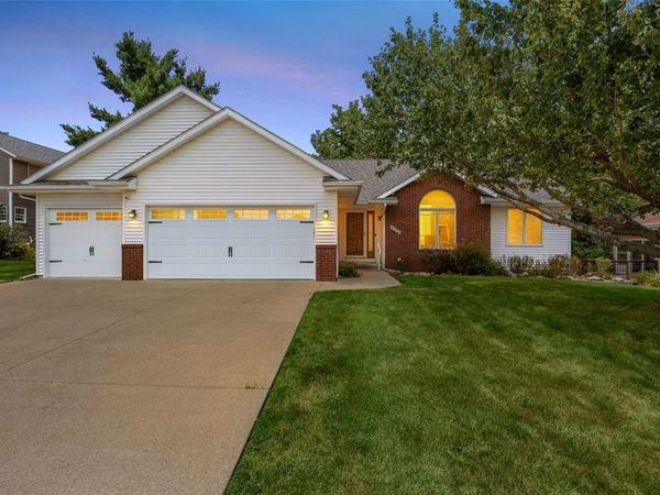 2822 Oak Crest Ct NW , Cedar Rapids, IA 52405