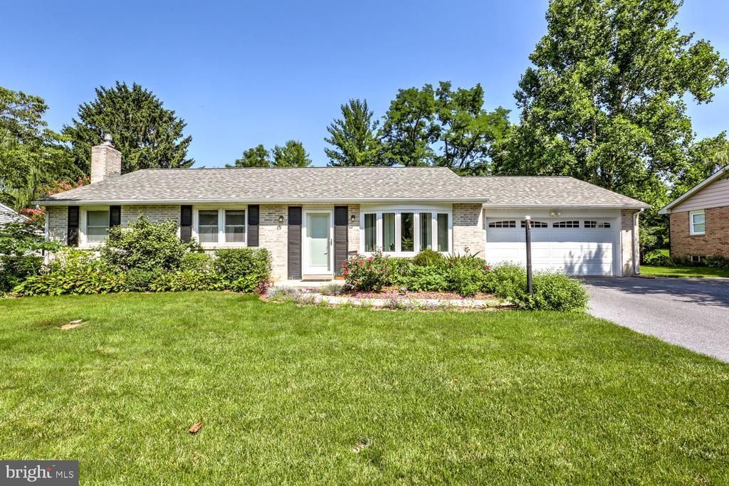 125 BOMBERGER ROAD , AKRON, PA 17501