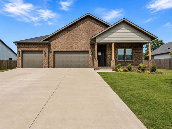 2208 Riggins Avenue , Pea Ridge, AR 72751