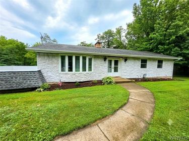 11 Drake Ave Extension, Silver Creek, NY 14136