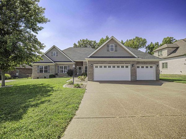 8250 Pelican Pointe, Evansville, IN 47725