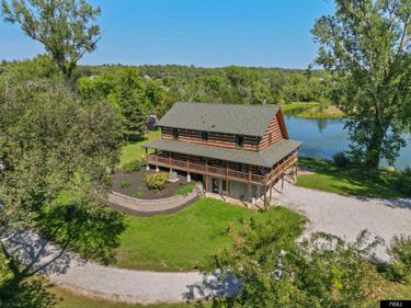 8305 Kauai Drive, Papillion, NE 68046