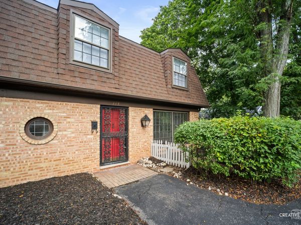 114 Hillside Avenue, Unit 114, Barrington, IL 60010
