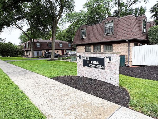 114 Hillside Avenue , Unit 114, Barrington, IL 60010