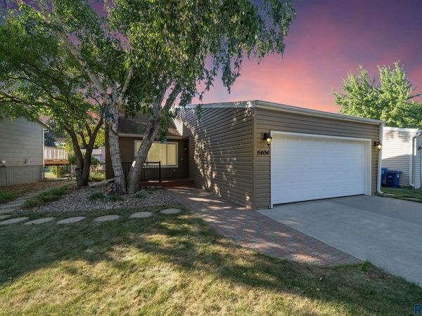 5404 W Chelsea Dr, Sioux Falls, SD 57106