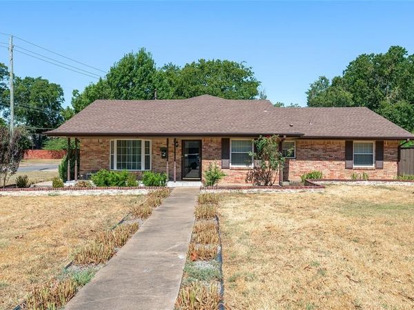 1423 W Shields Drive, Sherman, TX 75092