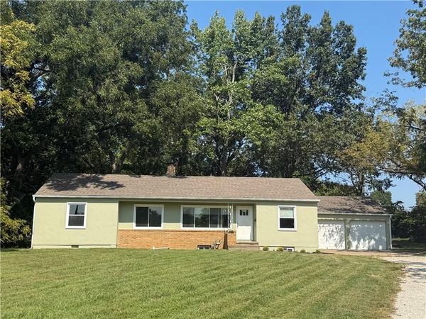 1704 E Mechanic Street, Harrisonville, MO 64701
