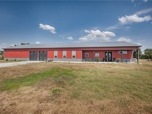 490 NW Holland Avenue, Gentry, AR 72734