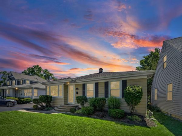 931 N Fernandez Avenue , Arlington Heights, IL 60004
