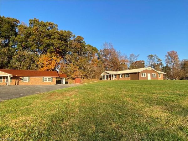 2500 Olivet Court , Greensboro, NC 27406