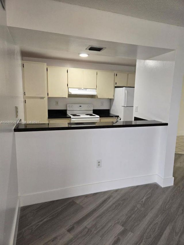 6955 NW 186th St , Unit F205, Hialeah, FL 33015 Photo