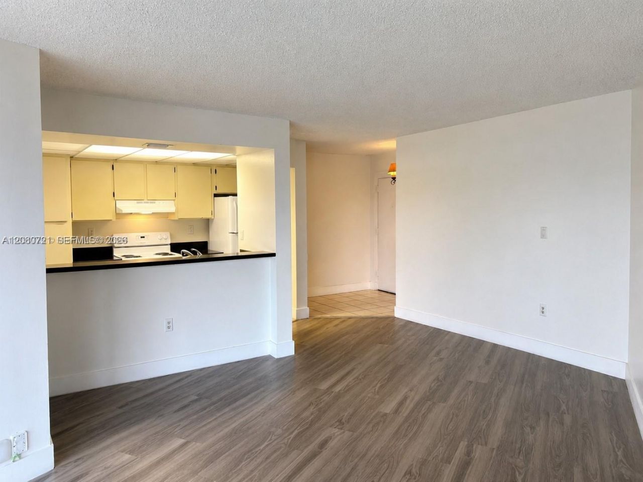 6955 NW 186th St , Unit F205, Hialeah, FL 33015 Photo