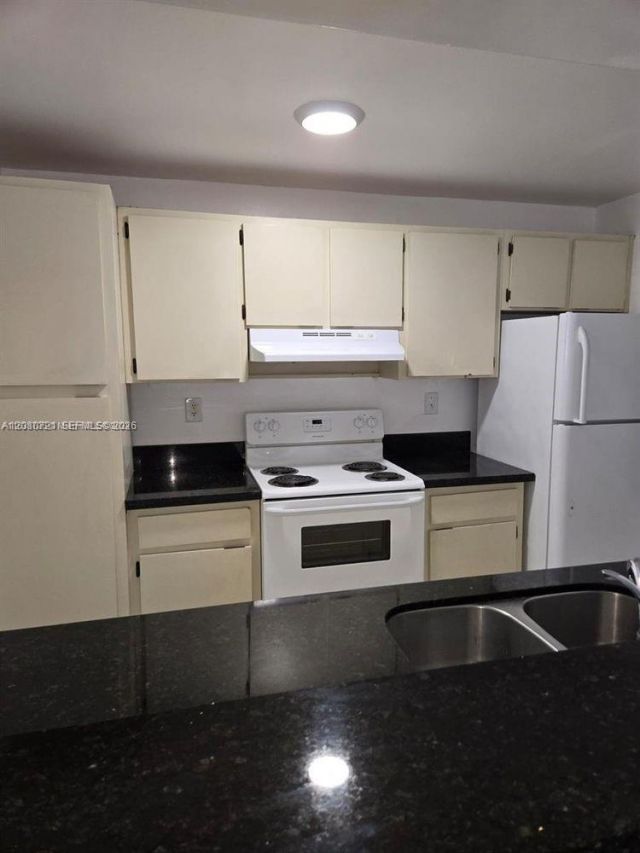 6955 NW 186th St , Unit F205, Hialeah, FL 33015 Photo