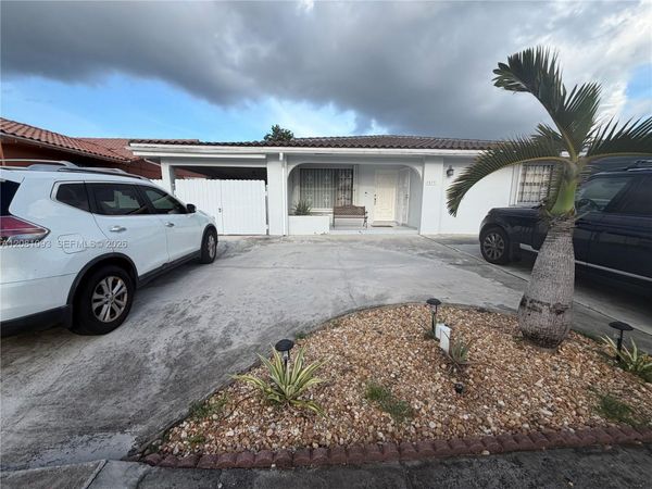 7577 W 5th Ln , Hialeah, FL 33014