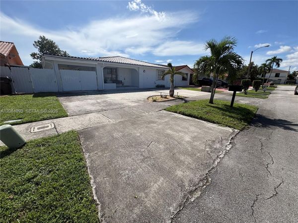 7577 W 5th Ln , Hialeah, FL 33014
