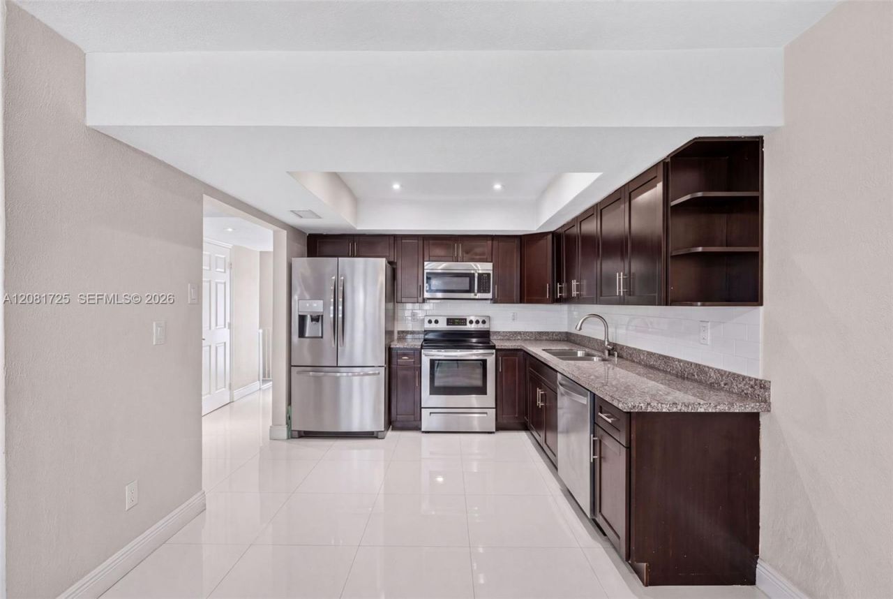 6965 W 2nd Way , Hialeah, FL 33014 Photo