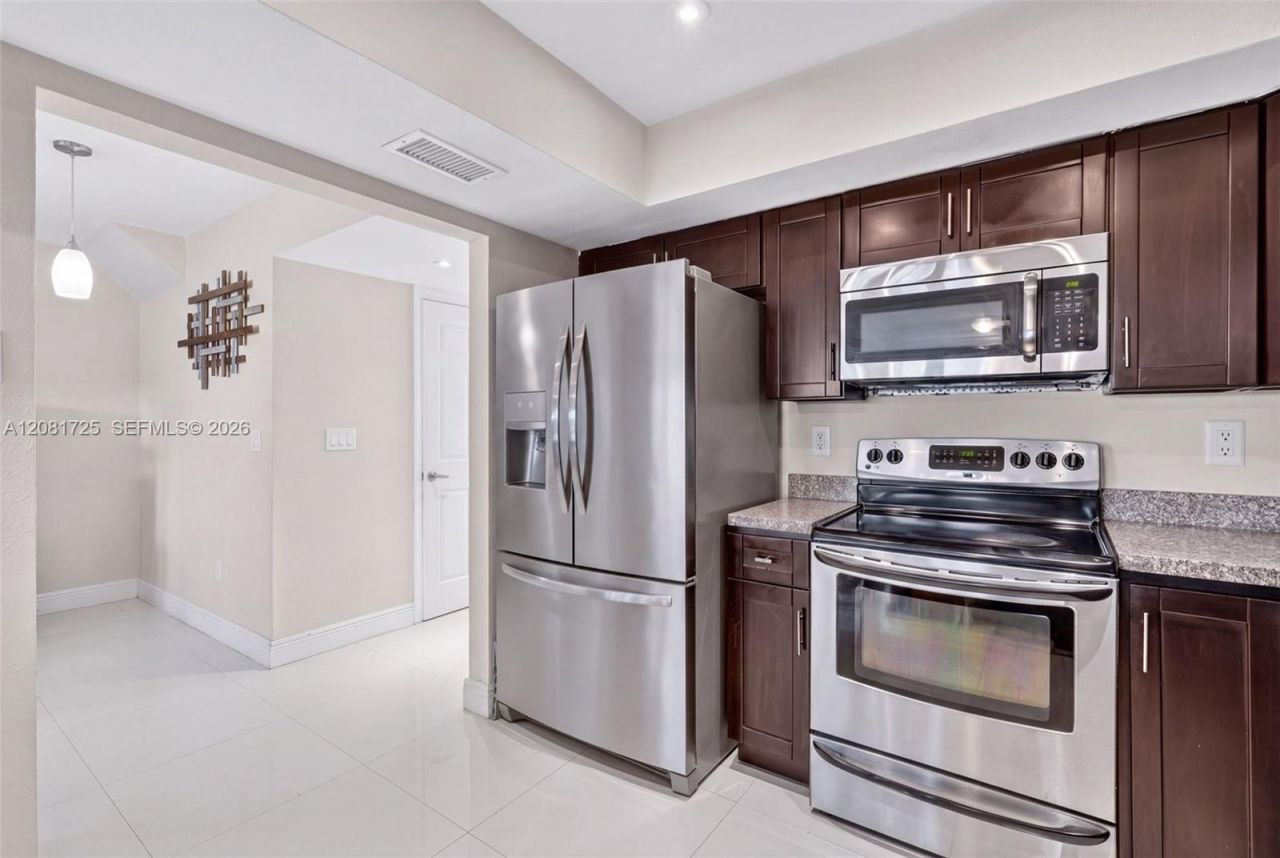6965 W 2nd Way , Hialeah, FL 33014 Photo
