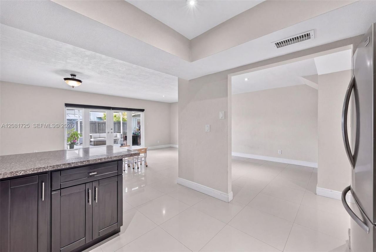 6965 W 2nd Way , Hialeah, FL 33014 Photo